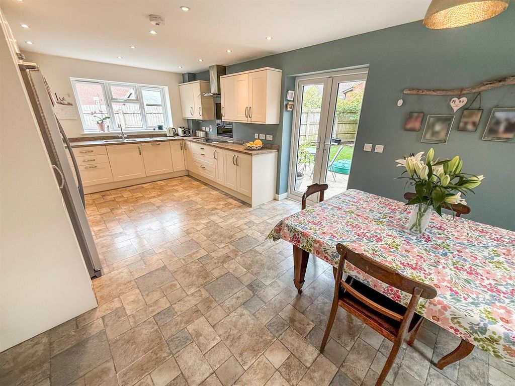 Property photo 3 of 23 Kitchen/Dining Room