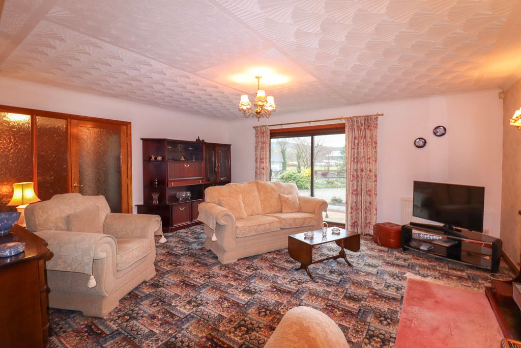 Property photo 2 of 28