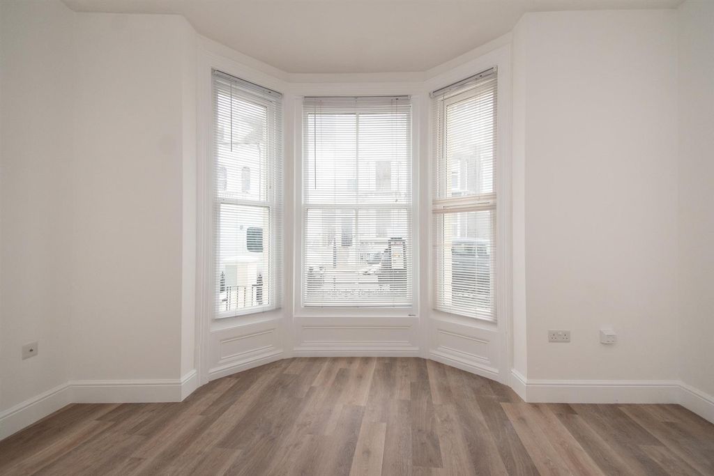 Property photo 2 of 10 Living Room