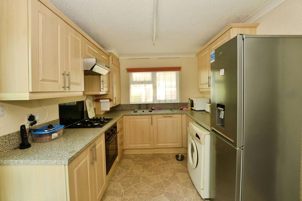 Property photo 3 of 10 Kitchen Diner