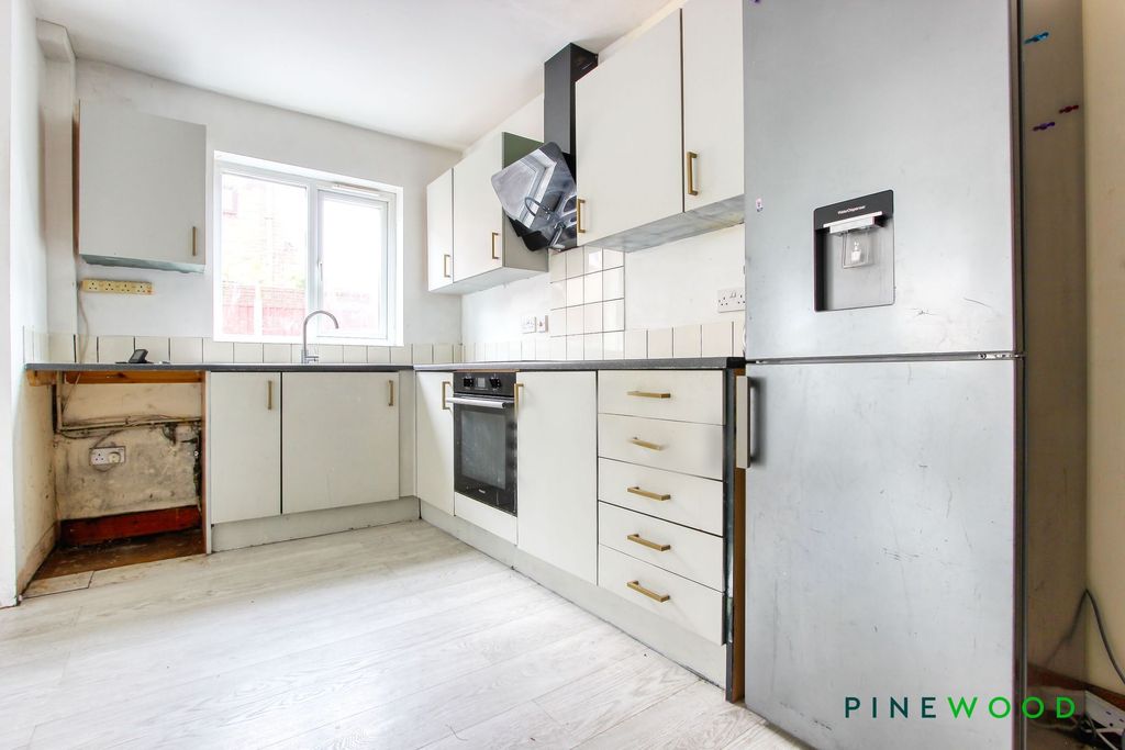 Property photo 3 of 20 Kitchen Diner