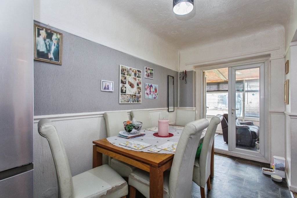 Property photo 3 of 16 Dining Room