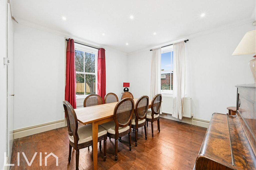 Property photo 3 of 16 Commonside East, 17-9-2