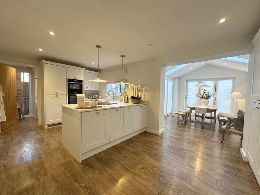 Property photo 2 of 18 Kitchen