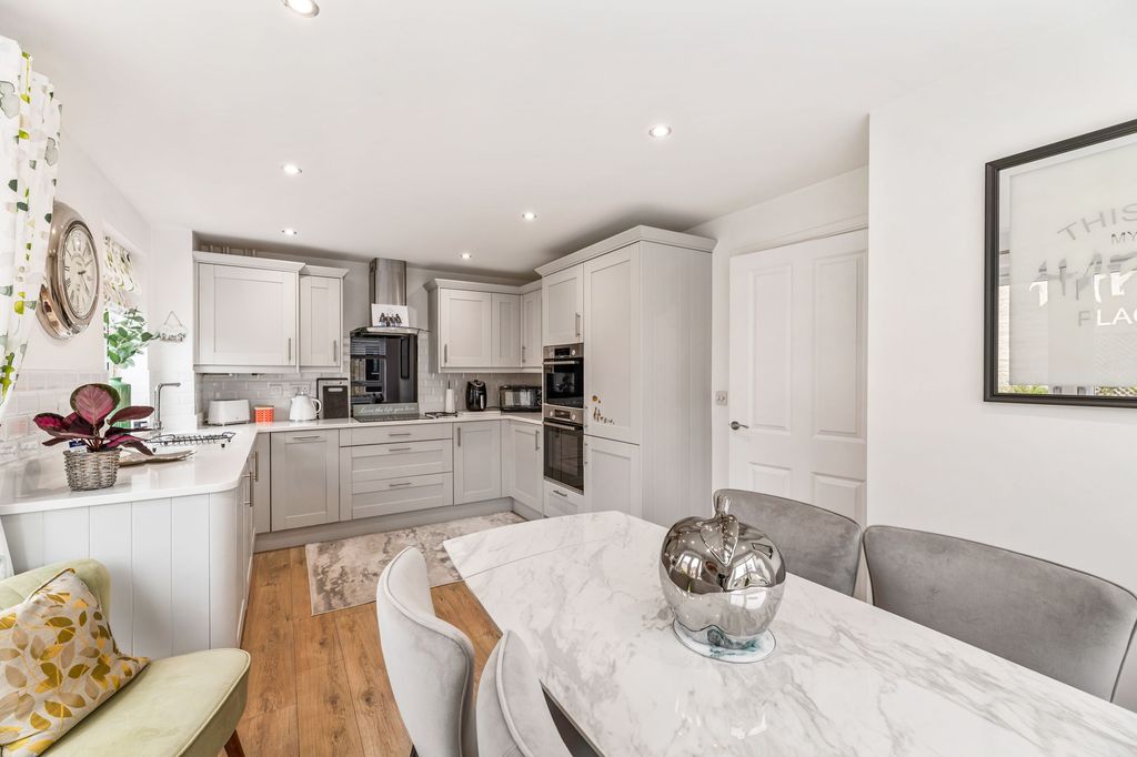Property photo 2 of 22 Kitchen/Dining Room