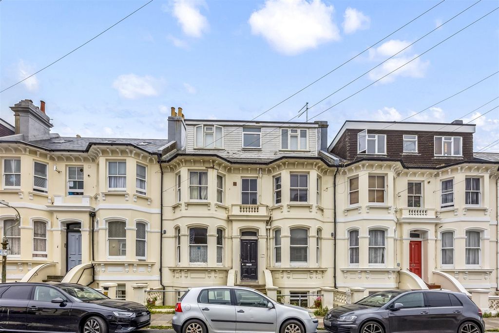 Property photo 1 of 18 Seafield Road 6, Garden Flat-017(1).Jpg
