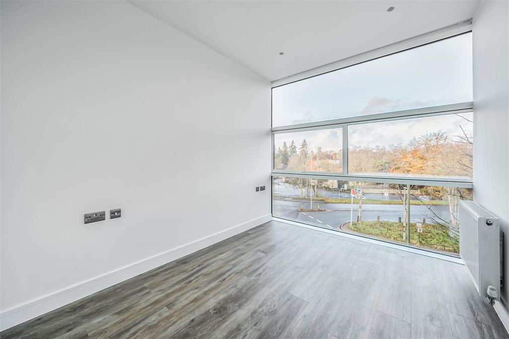 Property photo 1 of 17 1385626-8-69298A6F6F184.Jpg