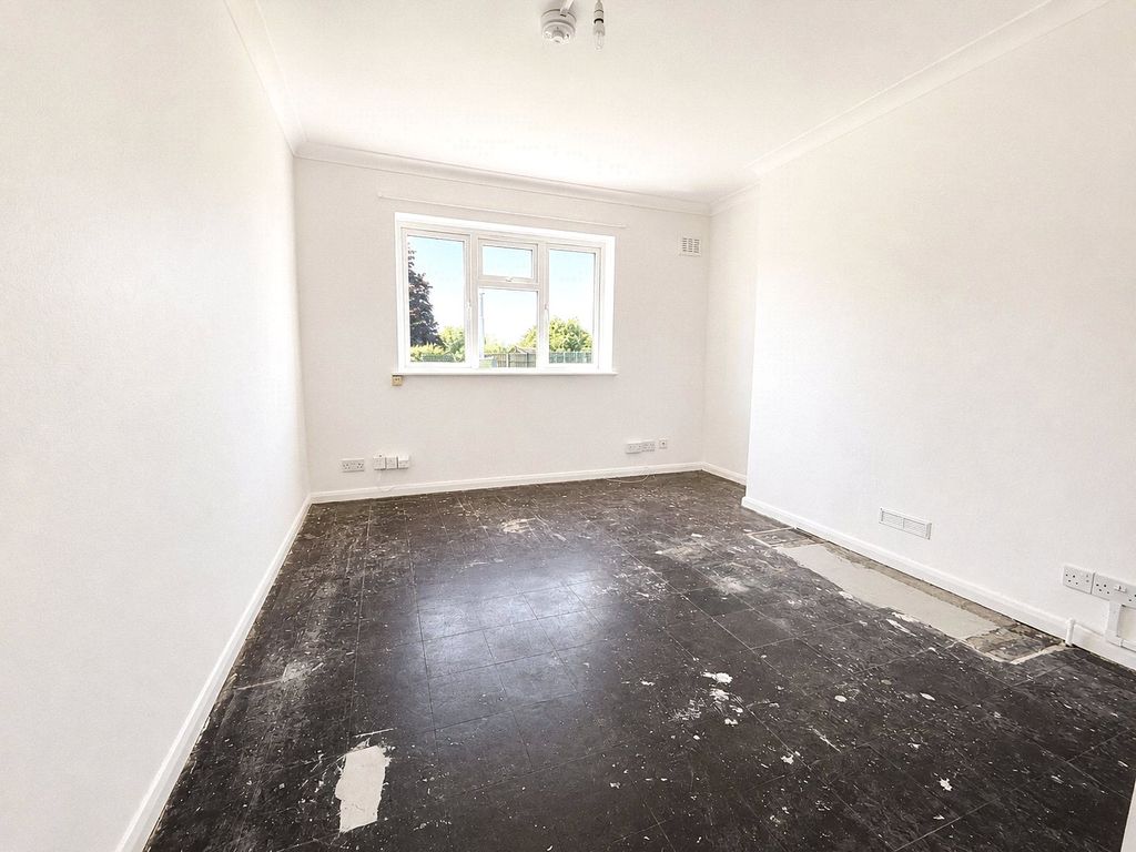 Property photo 3 of 8 3