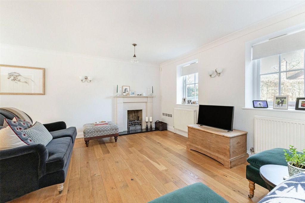 Property photo 2 of 15 Dining/Sitting Room