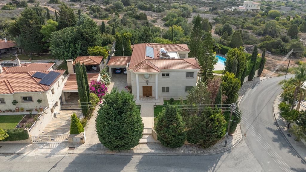 Property photo 1 of 66