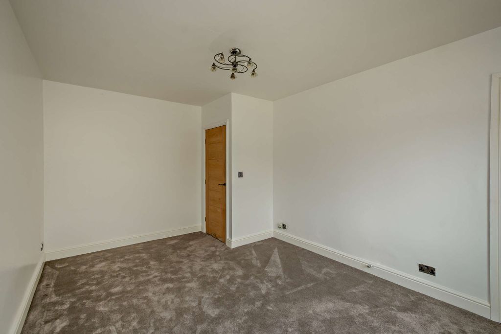 Property photo 3 of 19 Photo 2