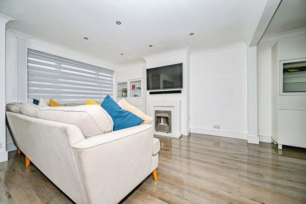Property photo 2 of 16 Photo