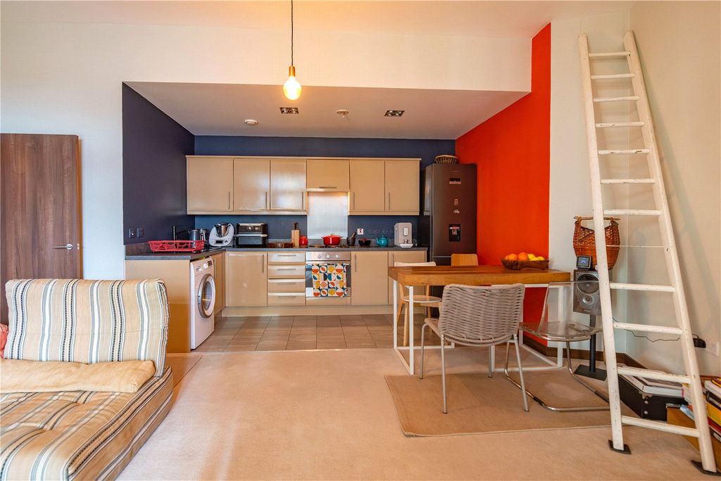 Property photo 3 of 20 Kitchen