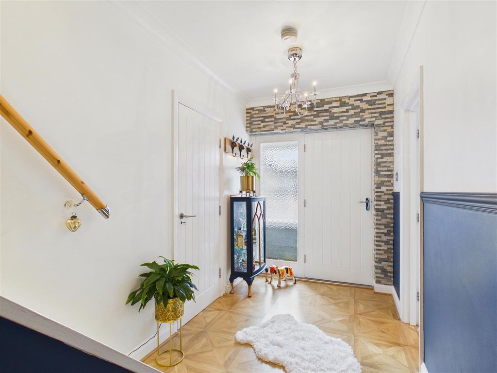 Property photo 3 of 13 Entrance Hallway