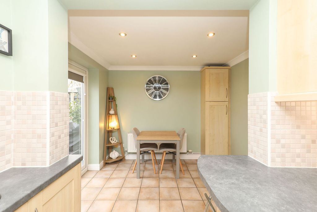 Property photo 3 of 27