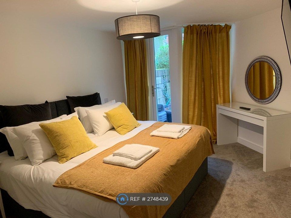 Property photo 3 of 8 Bedroom