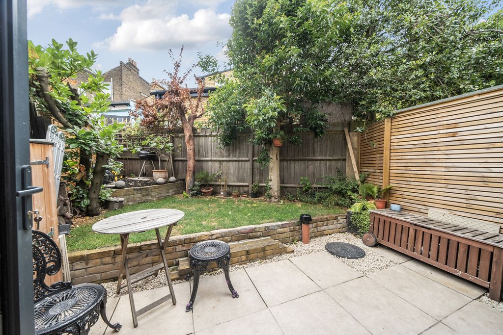 Property photo 3 of 18 Garden