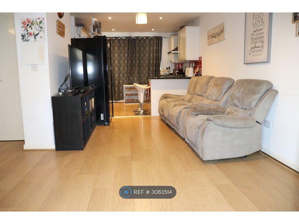 Property photo 1 of 19 Living Room