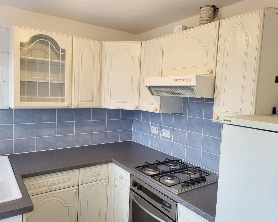 Property photo 3 of 8 Kitchen