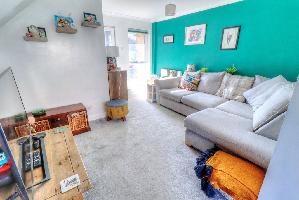 Property photo 3 of 12