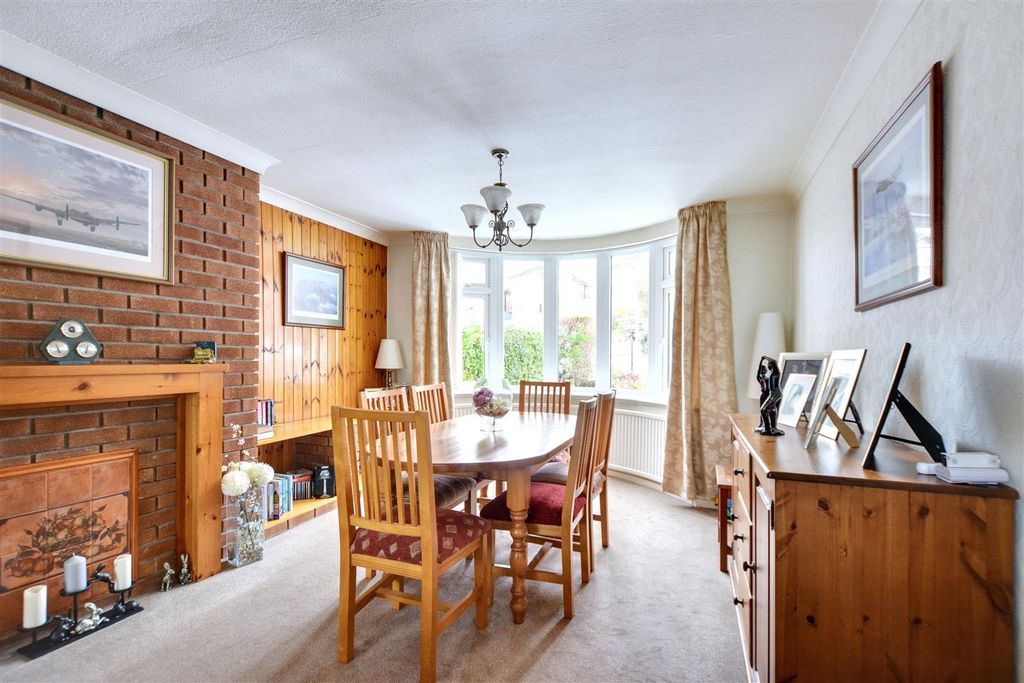 Property photo 3 of 28 Lounge Diner_3.Jpeg