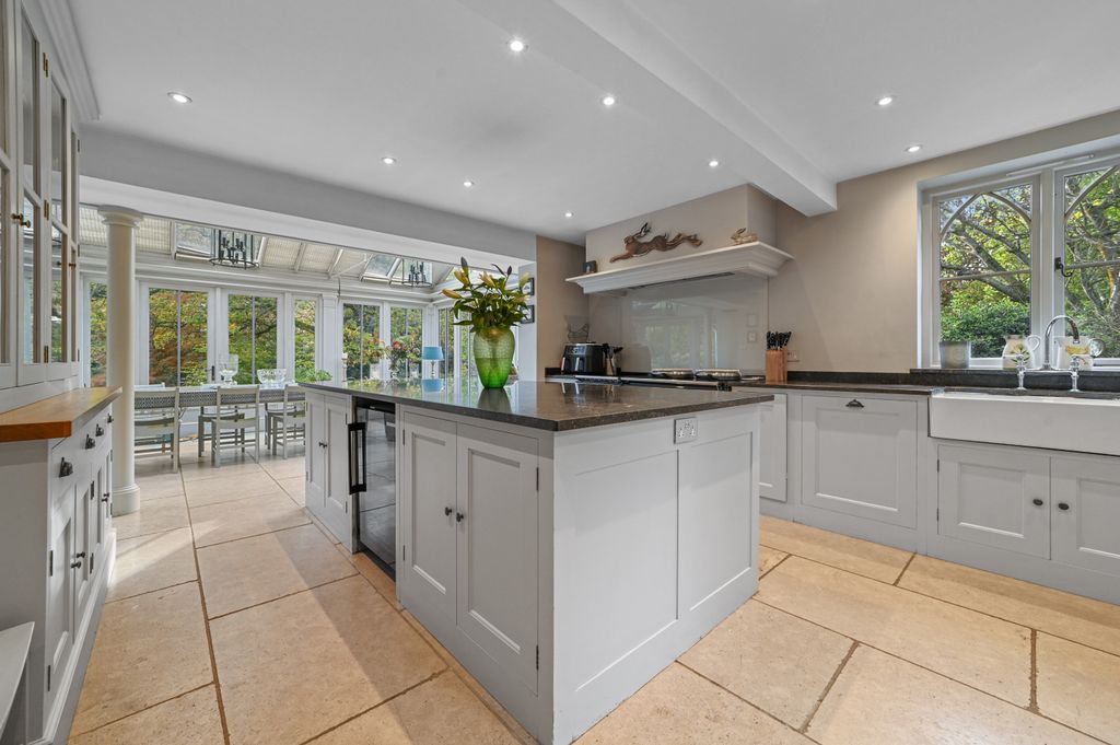 Property photo 2 of 54