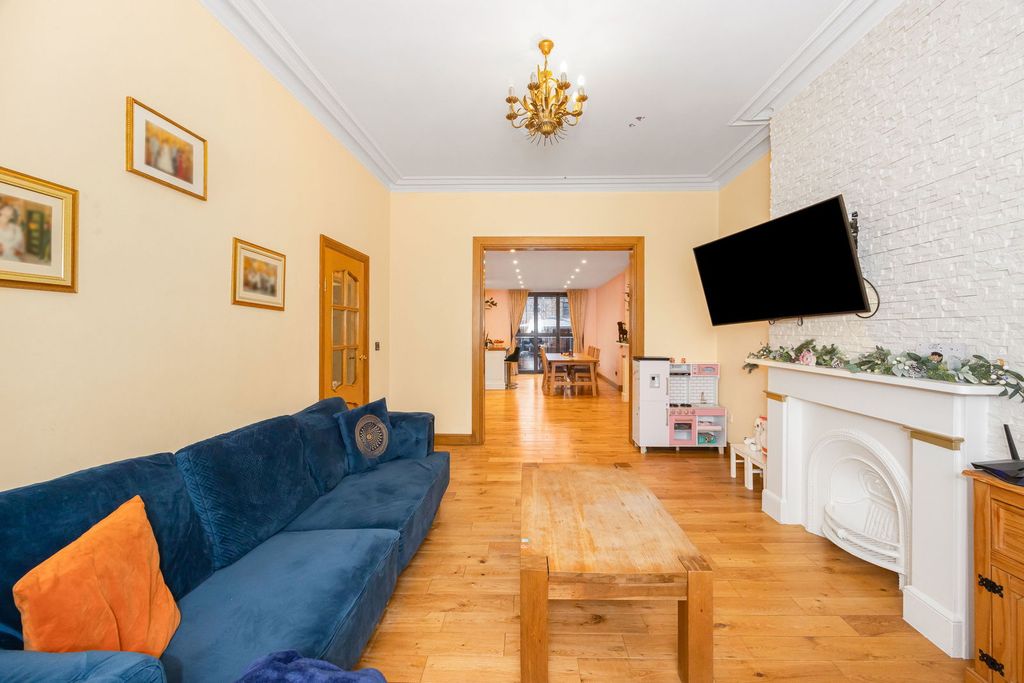 Property photo 3 of 34