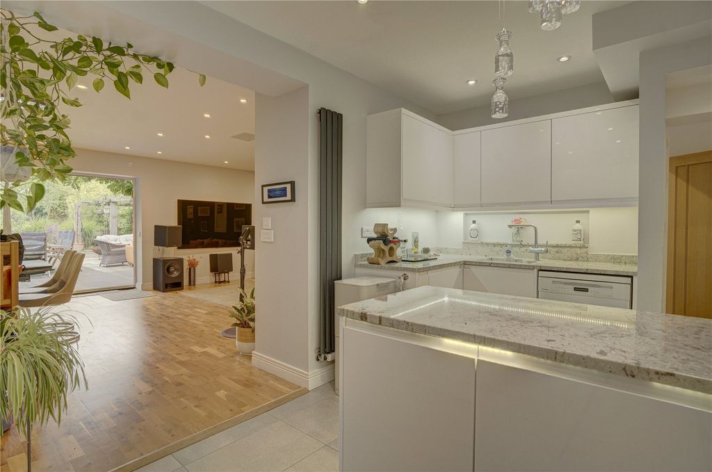 Property photo 3 of 16 Kitchen