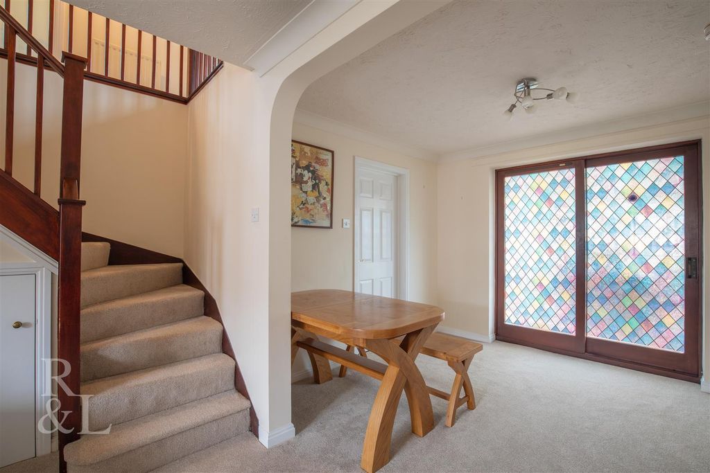 Property photo 3 of 19 3 Ashness Close (4).Jpg