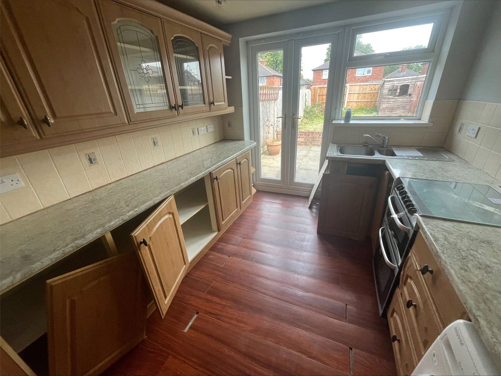Property photo 3 of 8 Kitchen