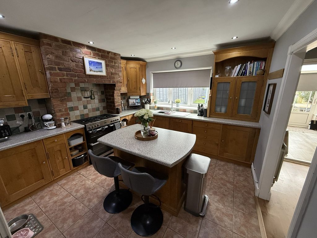 Property photo 2 of 20 Kitchen