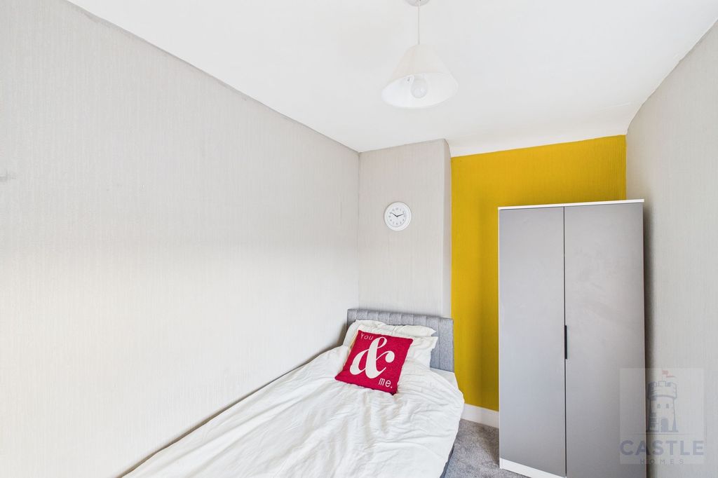 Property photo 2 of 11 Bedroom 2