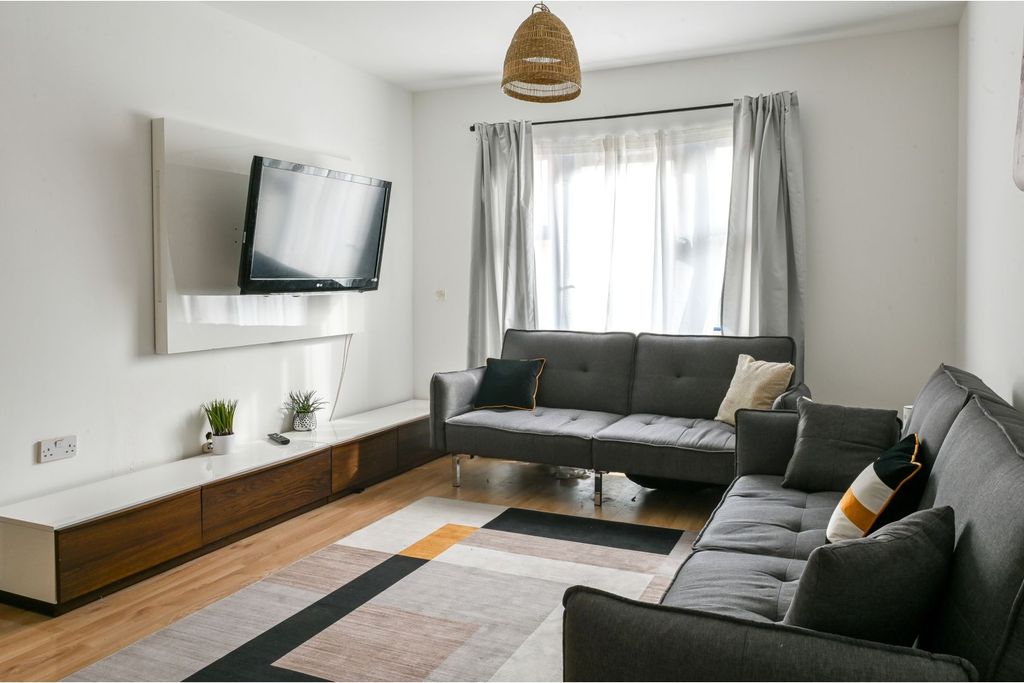 Property photo 3 of 10