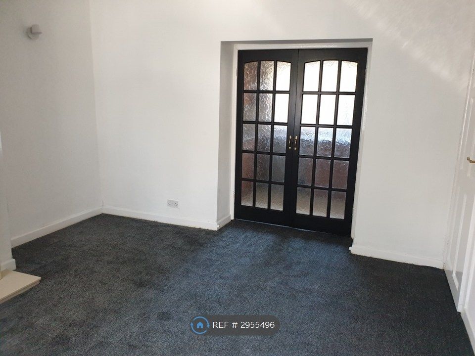 Property photo 1 of 8 Living Room