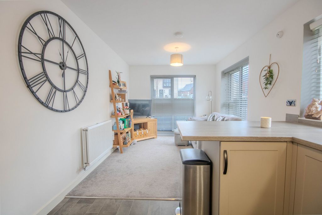 Property photo 2 of 18