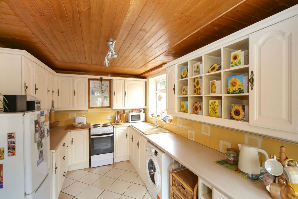 Property photo 2 of 27