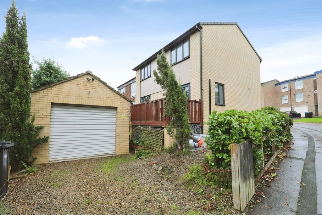 Property photo 2 of 12