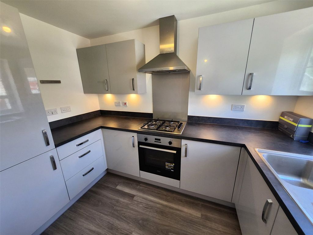 Property photo 3 of 10 Kitchen