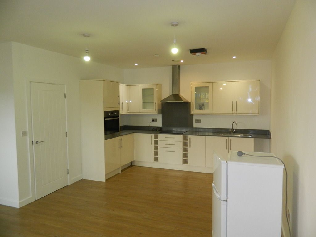 Property photo 3 of 6 Lounge With Kitchentte