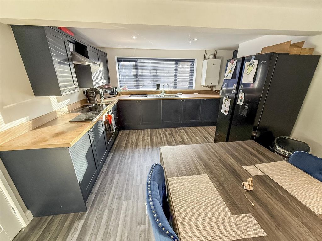 Property photo 3 of 15 Kitchen/Breakfast Room