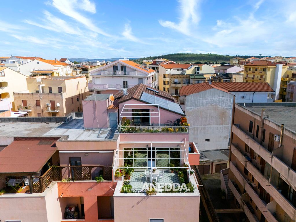 Property photo 2 of 83