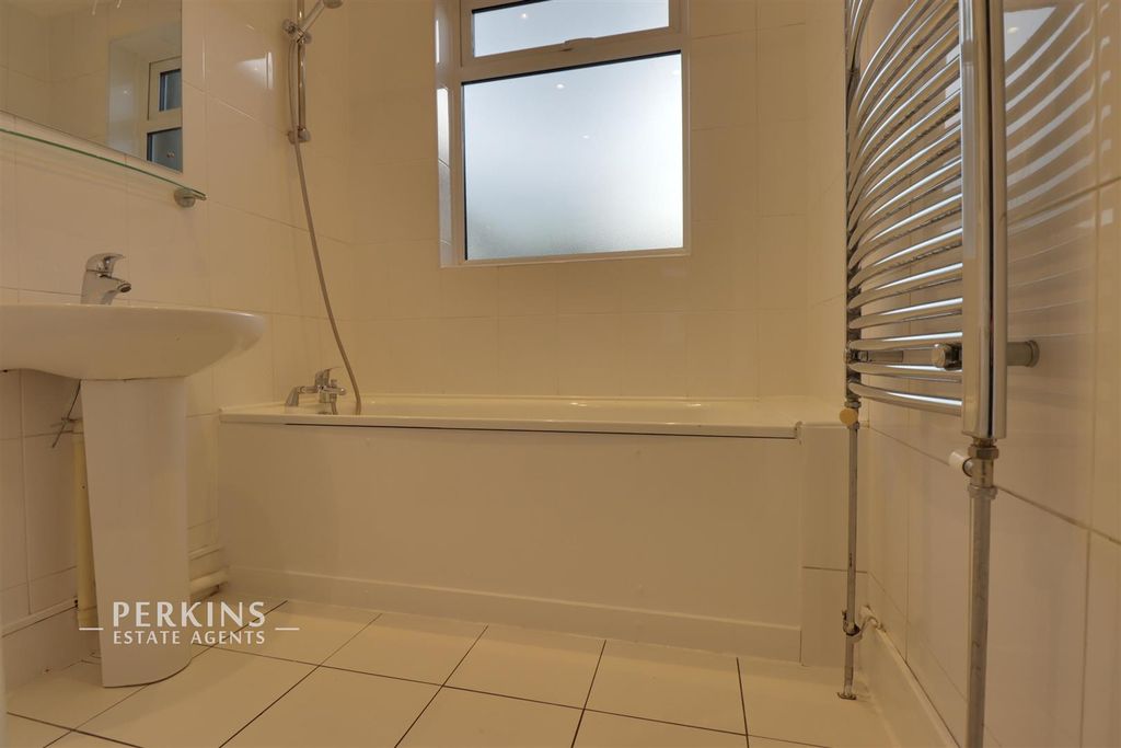 Property photo 3 of 7 Bathroom.Jpg