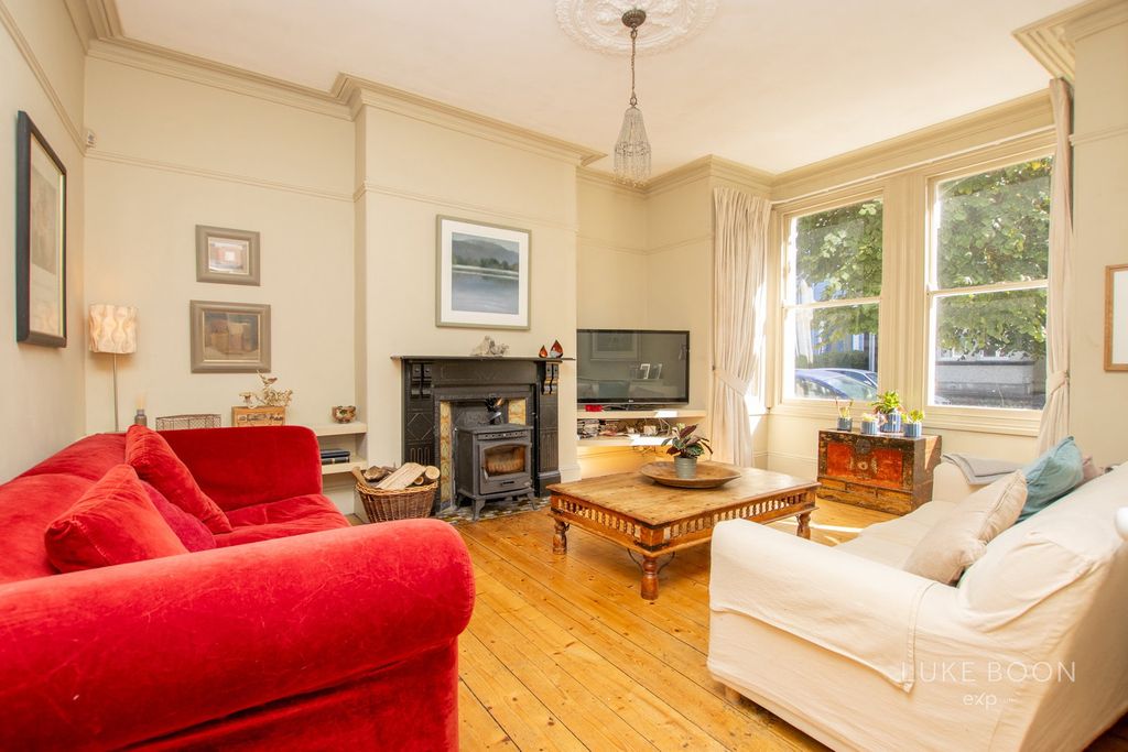 Property photo 3 of 22