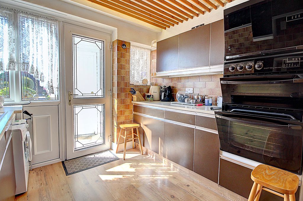 Property photo 2 of 15 Kitchen
