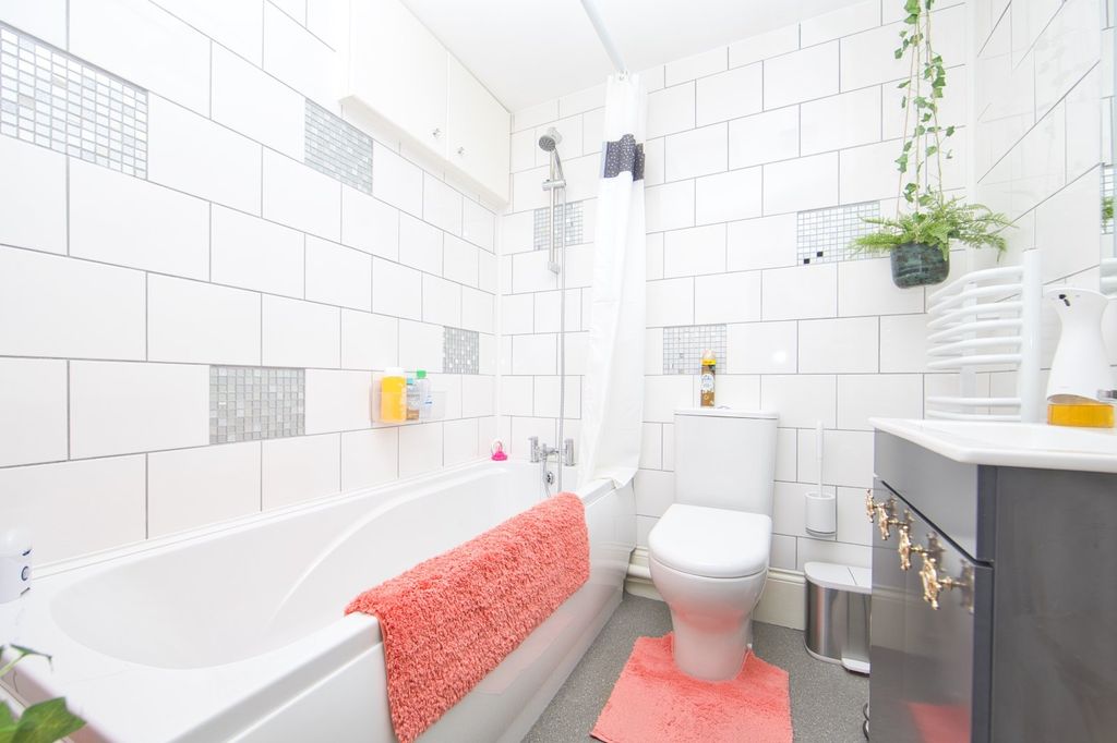 Additional image 8 of 2 bed flat for saleCastle Hill Avenue, Folkestone, Kent CT20