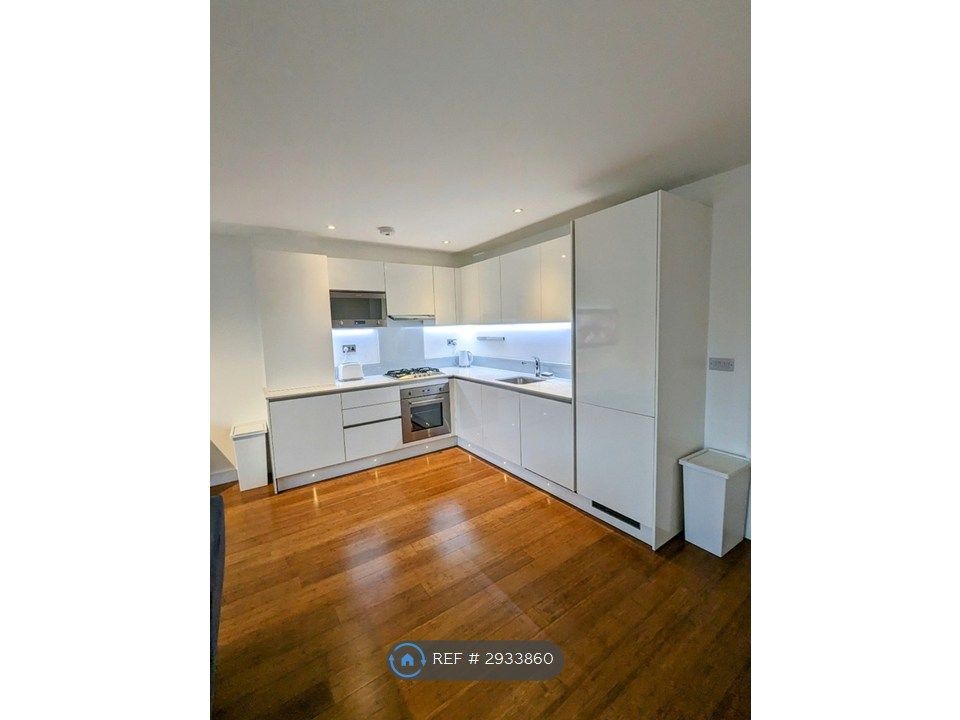 Property photo 3 of 10 German Handleless Kitchen