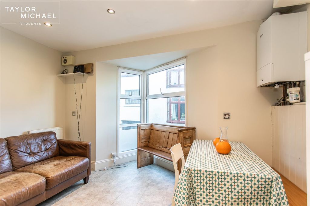 Property photo 3 of 14 Living Room