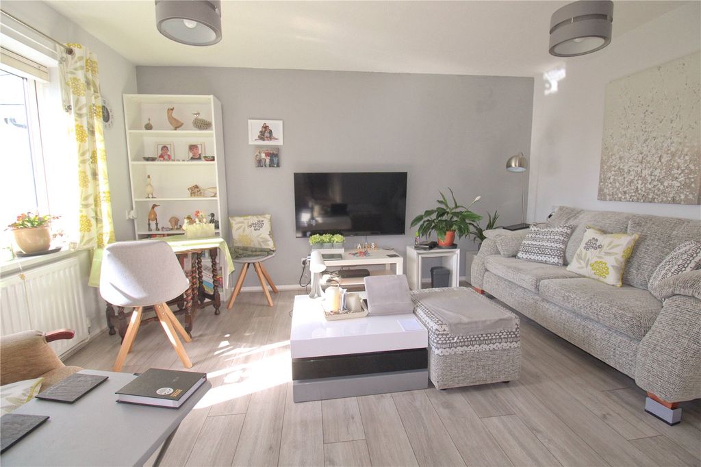 Property photo 2 of 12 Picture No. 16