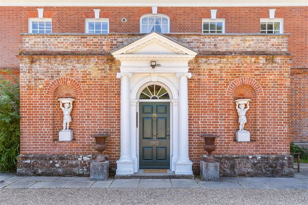 Property photo 3 of 12 External Feature