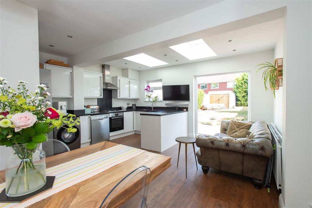 Property photo 2 of 16 2025.08.22 - 71 Borkwood Way, Br6 9Pe-1949.Jpg